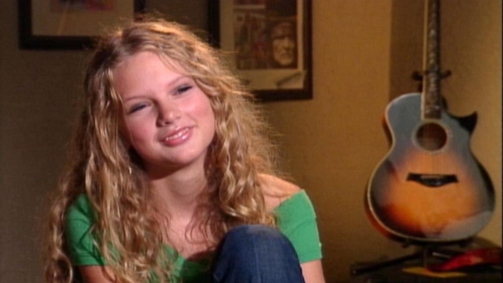 20+ Photos of World Famous Taylor Swift Throughout Her Career - Pens ...